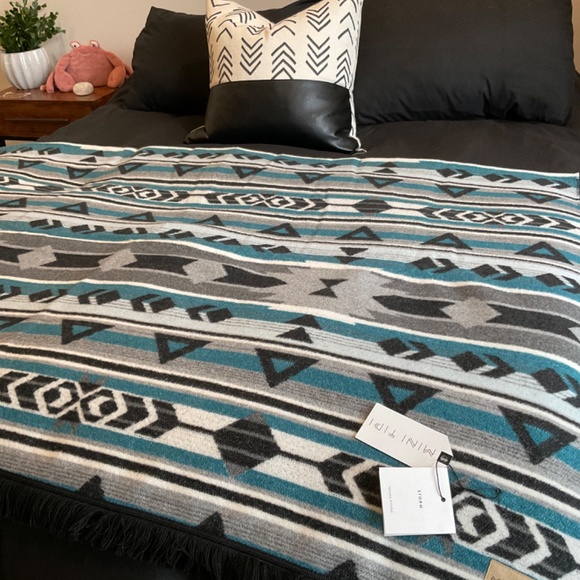 Mini Tipi Storm Reversible Eco-Friendly Blanket - Picture 7 of 7